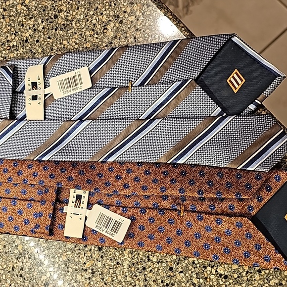 STUNNING 2 JOSEPH ABBOUD TIES - Picture 4 of 6